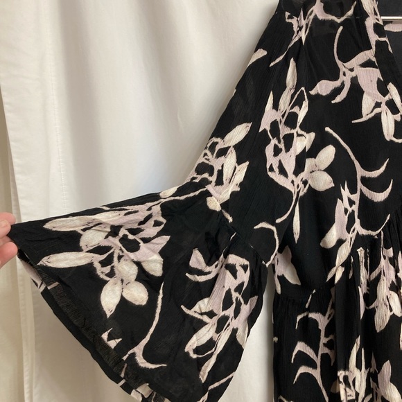 Roaman’s Floral 3/4 Sleeve Ruffled Blouse Size 20W - Picture 4 of 10